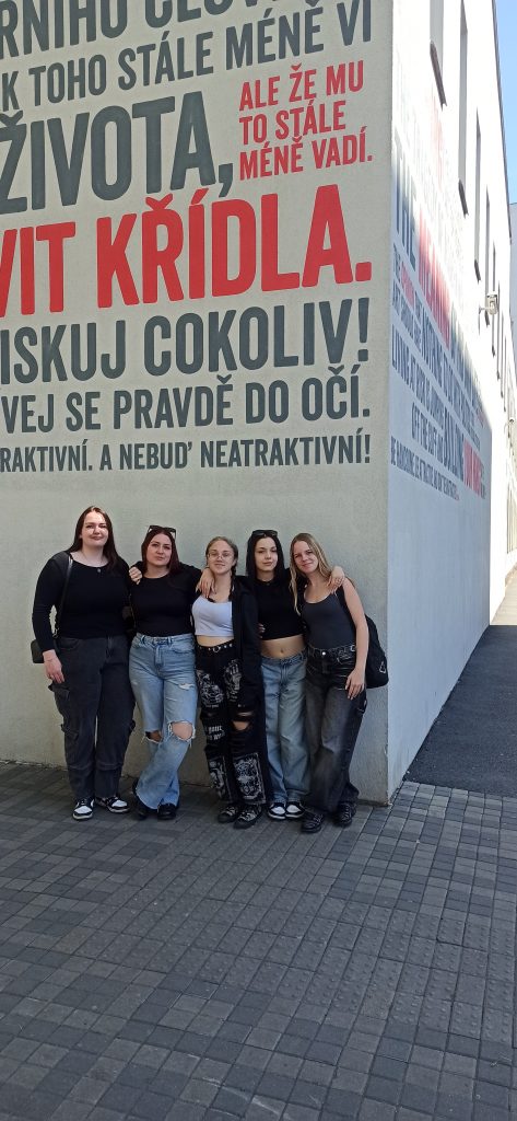 Společná fotografie účastnic exkurze