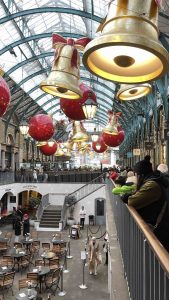 Vánoční výzdoba obchodního centra