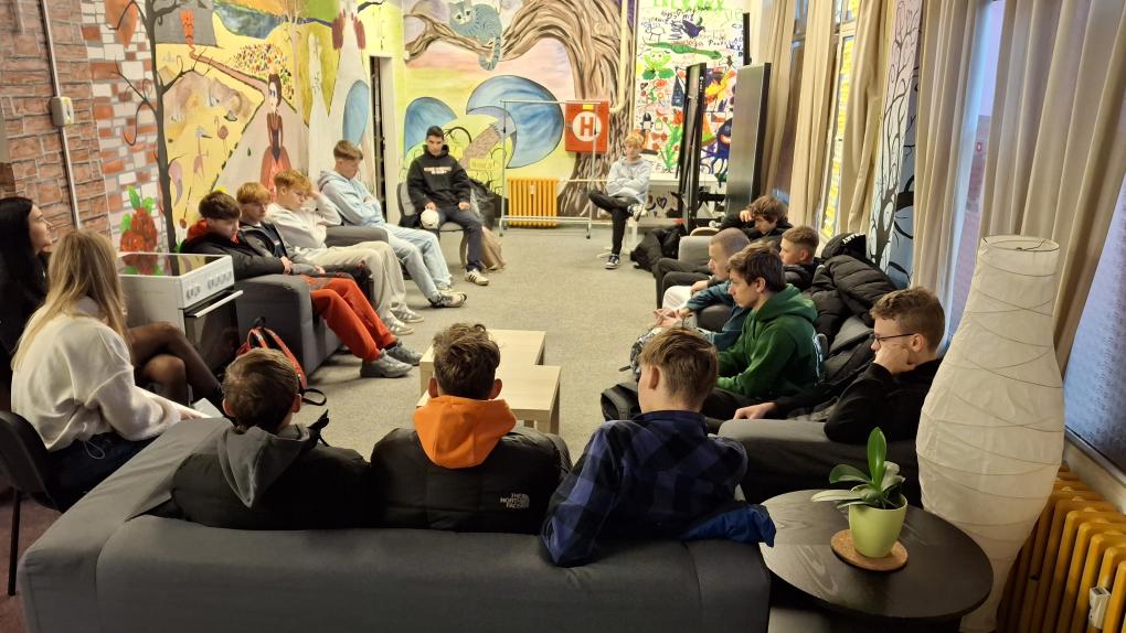 Žáci se zúčastňují aktvit v nízkoprahovém centru Mezičas