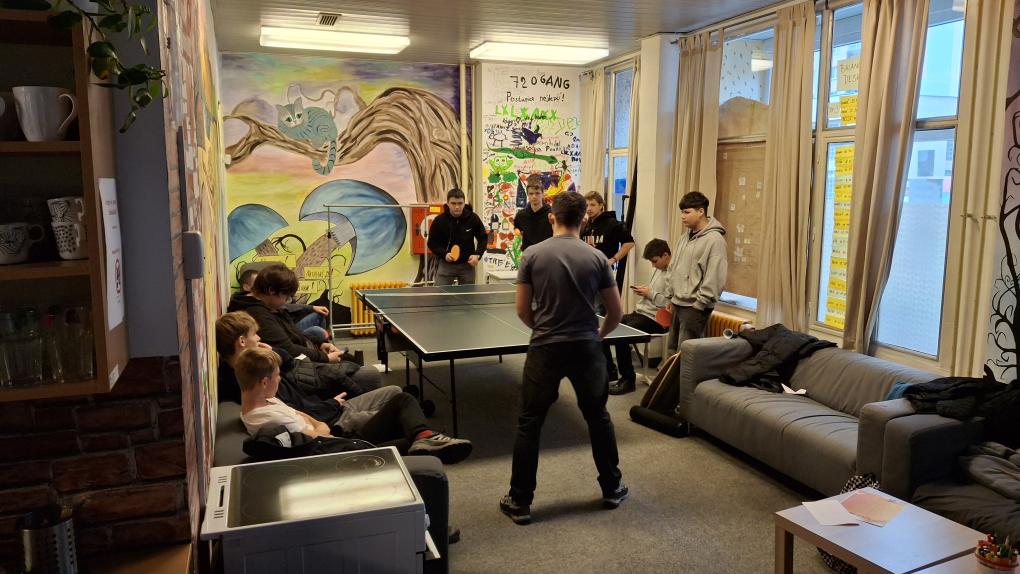 Žáci se zúčastňují aktvit v nízkoprahovém centru Mezičas