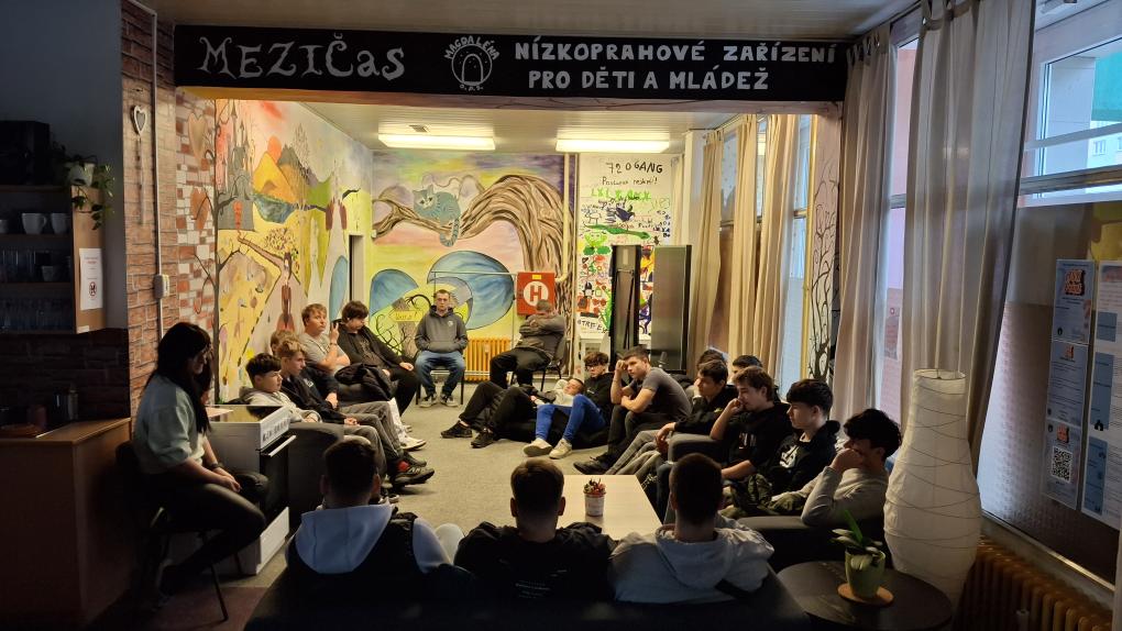 Žáci se zúčastňují aktvit v nízkoprahovém centru Mezičas