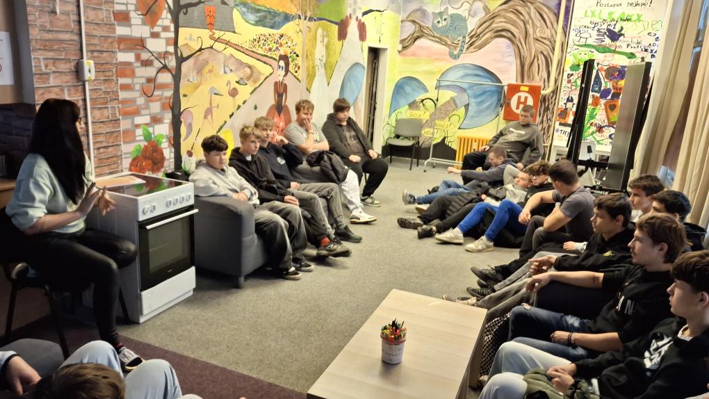 Žáci se zúčastňují aktvit v nízkoprahovém centru Mezičas
