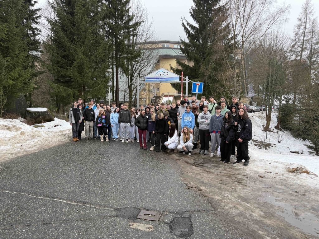 Společná fotografie účastníků lažařského výcviku