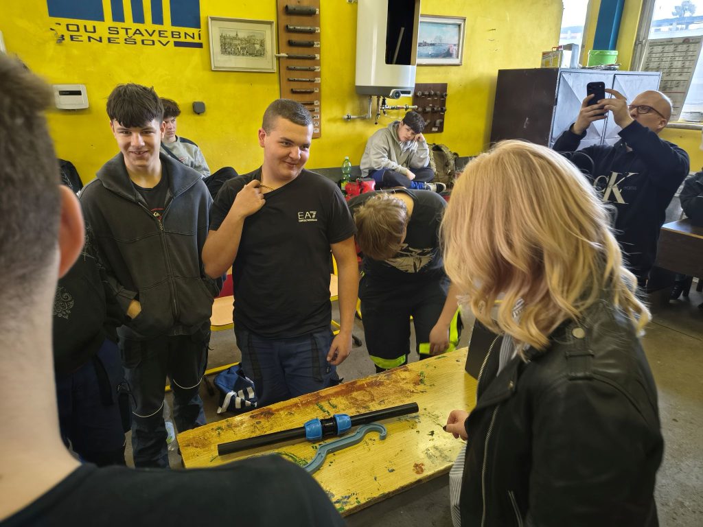 Žáci se seznamují s mechanickými svěrnými spojkami iJONT.