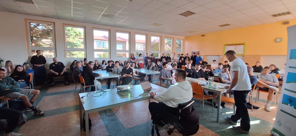 Pohled na účastníky akce Banal Fatal